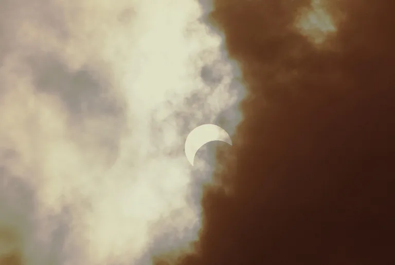  Eclipse solar 2022: seguí en vivo el paso del fenómeno astronómico por la Argentina