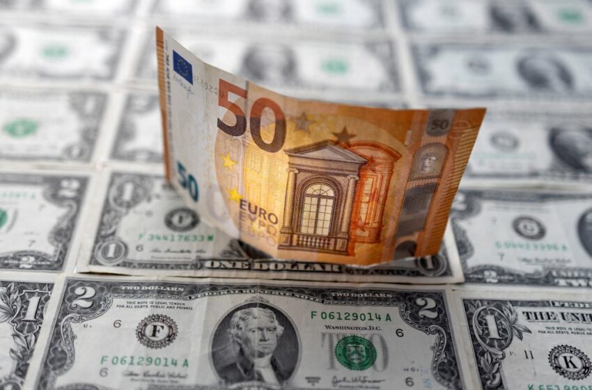  El euro baja a mínimos en cinco años frente al dólar por divergencia en ritmo monetario de la Fed y el BCE