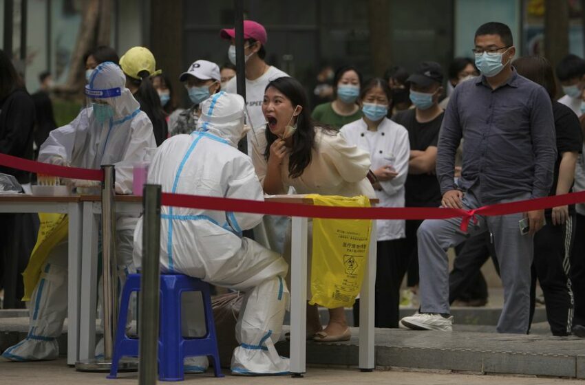  Beijing ordena pruebas de Covid-19 en toda la ciudad mientras temor a confinamiento provoca compras de pánico