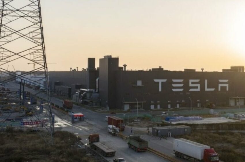  Tesla recupera a 8.000 trabajadores en la planta de Shanghái luego del cierre por covid
