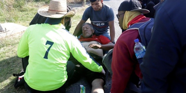  Encuentran a migrantes abandonados en caja de tráiler en Veracruz