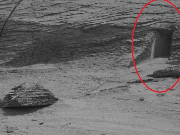  Foto: la Nasa descubrió una misteriosa puerta en Marte