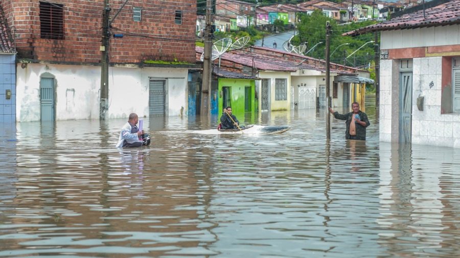 Las lluvias dejaron adems casi un millar de personas desplazadas de sus hogares debido a inundaciones y derrumbes Foto TWFlood_List 