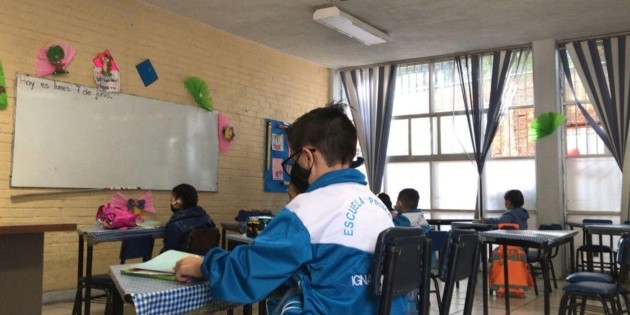  ¿Cuánto gana una maestra de primaria? Profesora revela salario y se vuelve viral