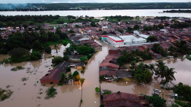  Al menos 29 personas murieron por las lluvias que no cesan en Pernambuco