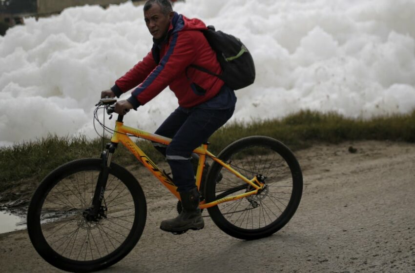  CAR anunció que controló la emergencia por espuma tóxica en las afueras de Bogotá