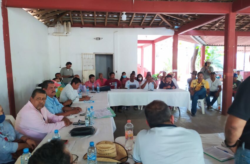  Gobierno de Guerrero continúa atendiendo a pescadores de Chautengo