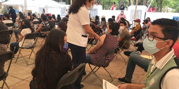  Inician vacunación de menores de edad en el Estado de México