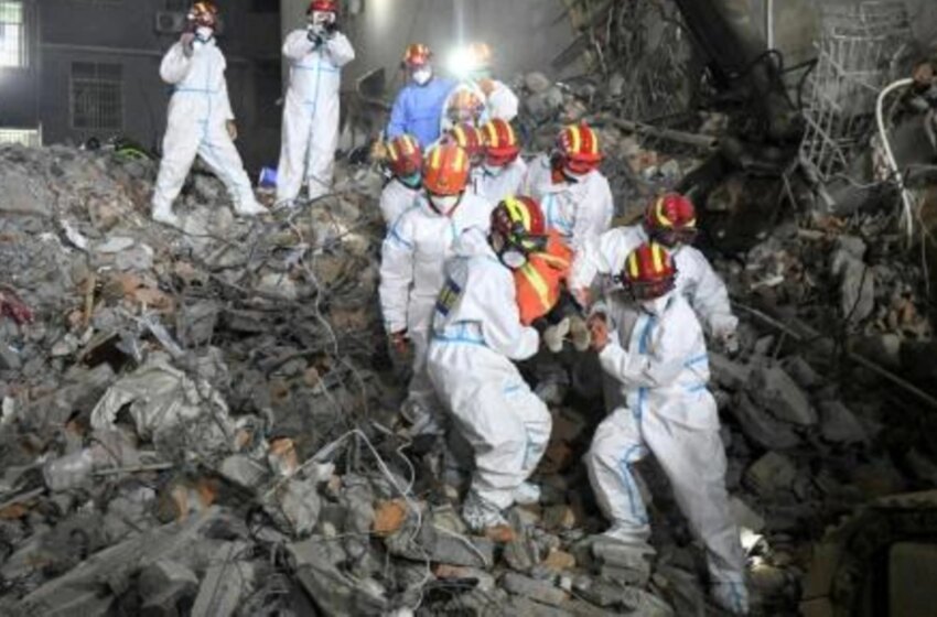  Aumentan a 53 los muertos por el derrumbe de un edificio en China
