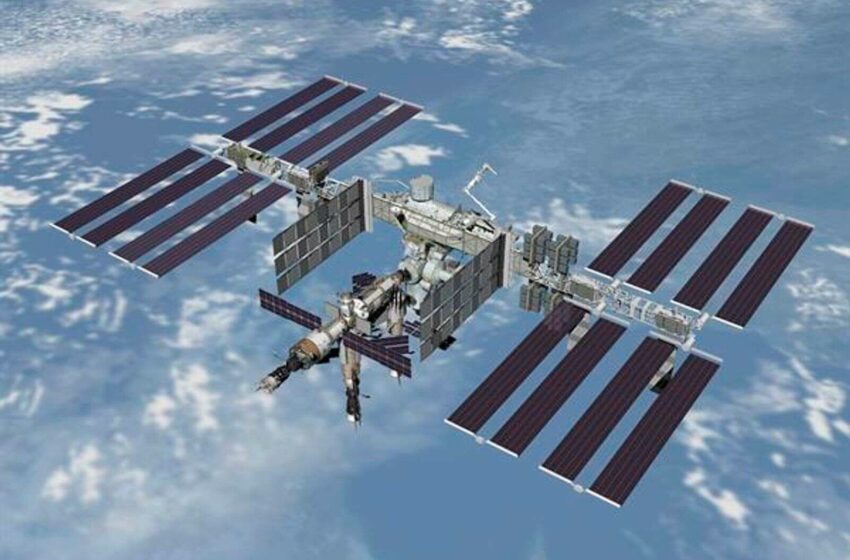  Tripulación de la Estación Espacial Internacional ingresa a la nave Starliner de Boeing