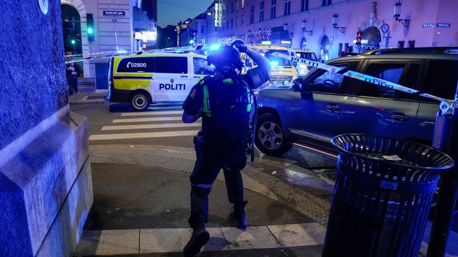  La policía investiga como «acto terrorista islamista» un tiroteo que dejó dos muertos en Oslo