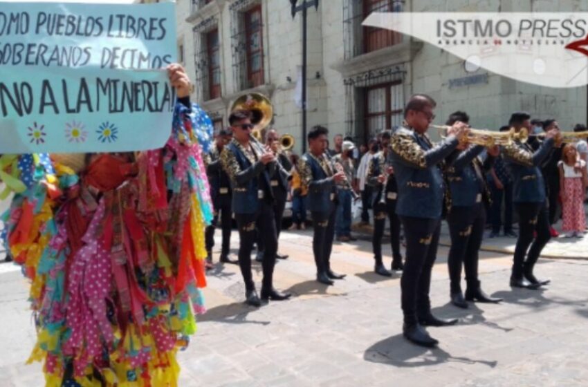  Pueblos y colectivos oaxaqueños salen a las calles por la defensa de los bienes comunes