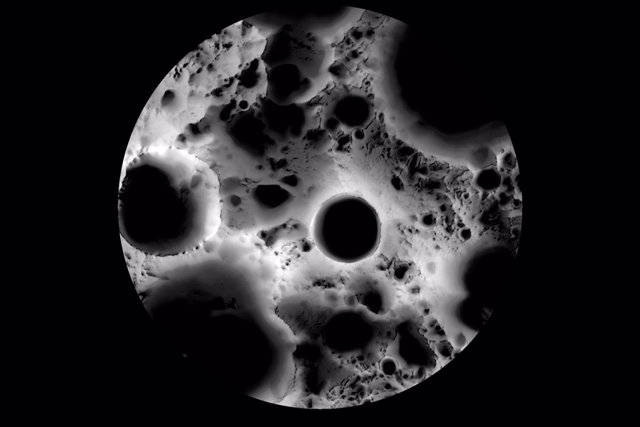  La Luna sufrió el doble de impactos que se ven en su superficie