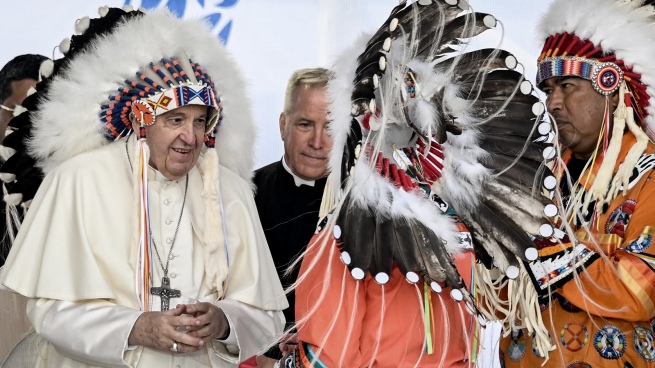  Francisco pidió a la Iglesia canadiense que no se considere «una cultura superior» a los indígenas