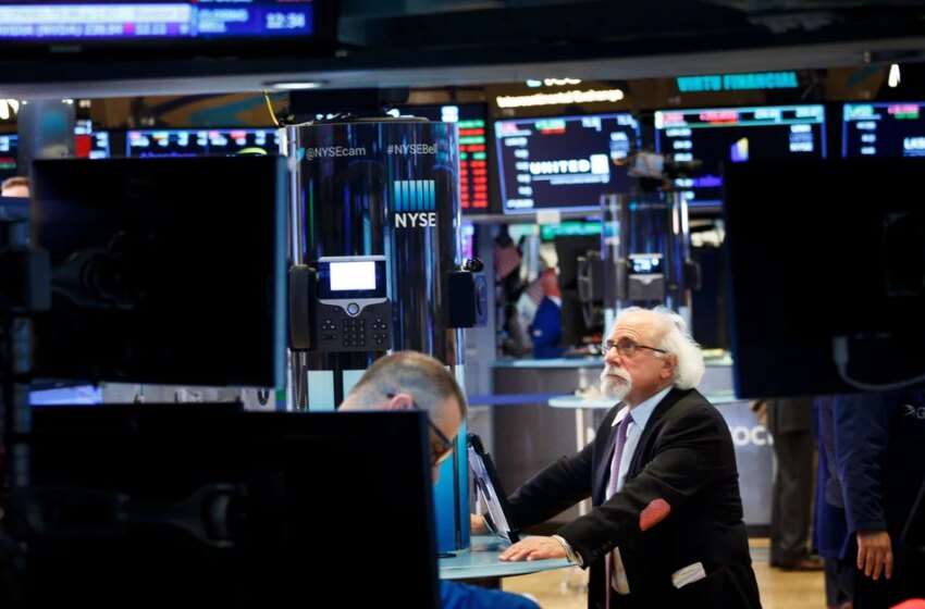  Wall Street cerró con ganancias tras un fuerte rebote pero volvió a terminar la semana con pérdidas