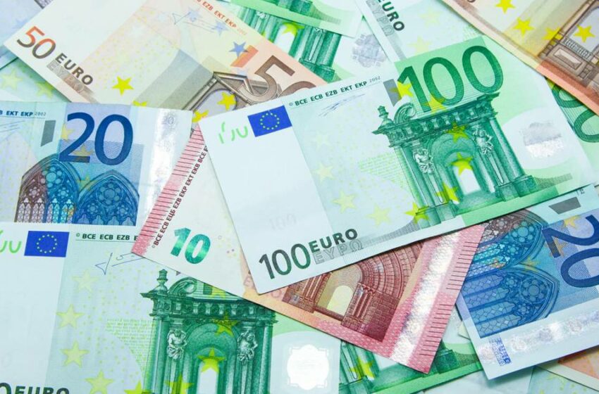  Euro cae a mínimos de hace 20 años y se acerca a la paridad con el dólar