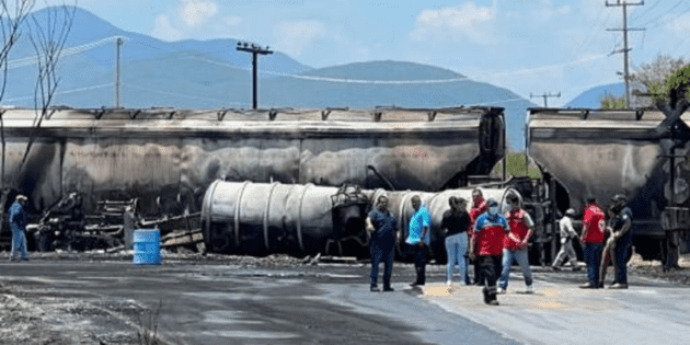  Explota pipa al chocar contra un tren en Tamaulipas; muere una persona