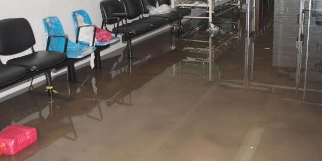  Se inunda hospital del IMSS en Puebla por colapso y fuga de tuberías