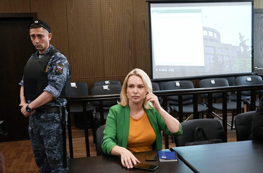  Vuelven a detener a Marina Ovsyannikova, la periodista del cartel contra la invasión de Ucrania