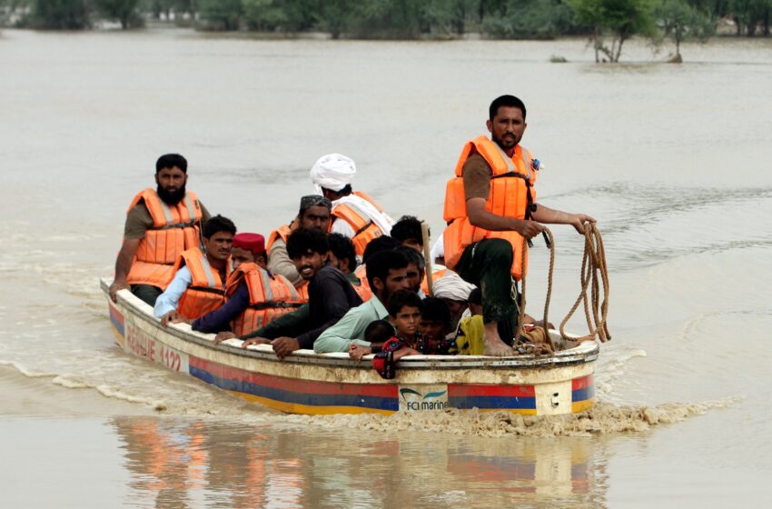  Las graves inundaciones en Pakistán dejan más de mil muertos y obligan a evacuar a 40.000 personas