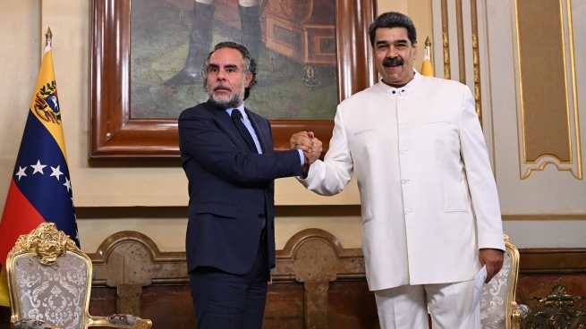  Maduro recibió las credenciales del embajador de Colombia