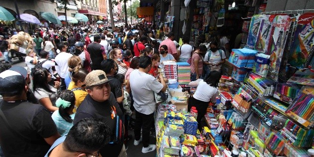  Abarrotan comercios de la Ciudad de México por compra de útiles