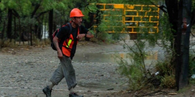  Sigue extracción de agua en pozos para rescatar a mineros en Coahuila