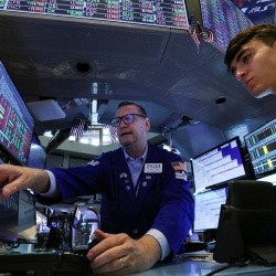  Wall Street cae en espera de reporte de empleo en EU