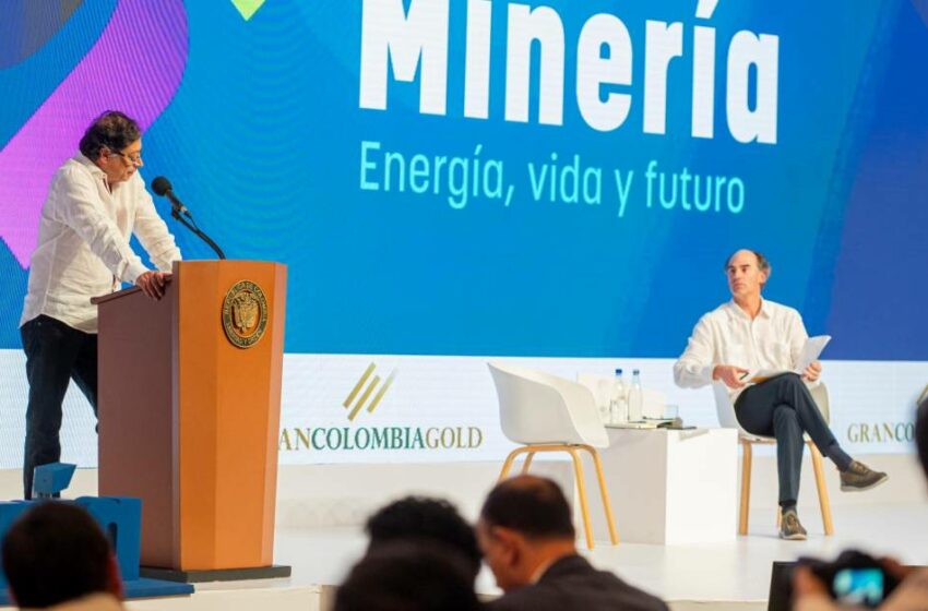  Petro habló del “decrecimiento” ante los mineros y defendió su reforma tributaria