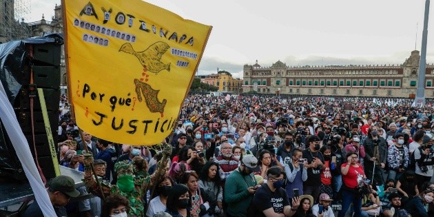  Padres de normalistas de Ayotzinapa piden castigar a militares involucrados en el caso