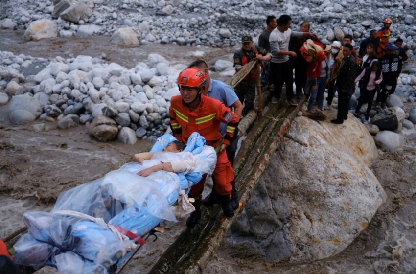  Elevan a 74 los fallecidos por el terremoto en la provincia de Sichuan en China