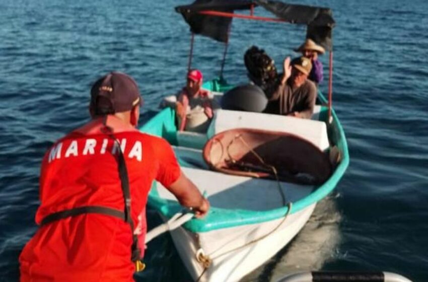  Guaymas: Ribereños son rescatados en la playa El Centinela; habían quedando a la deriva