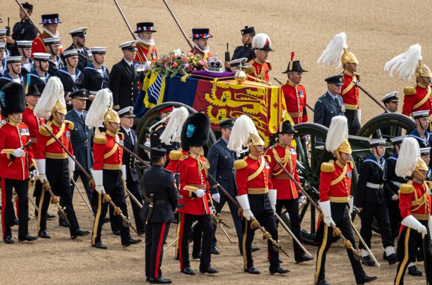  El féretro de Isabel II llega al castillo de Windsor para recibir sepultura