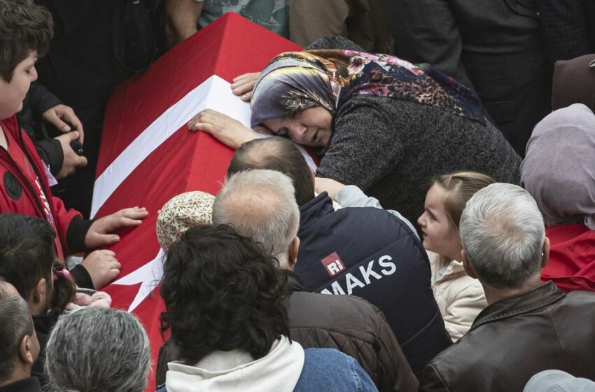  Cinco mineros siguen en estado crítico tras la explosión de una mina al norte de Turquía