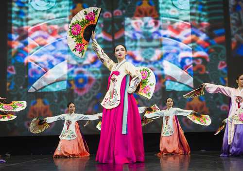  Ovacionan en el FIC a los artistas coreanos del espectáculo tradicional K-Intangible Heritage