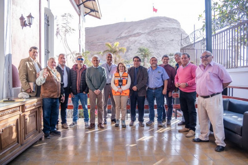  Ministra Hernando abordó desafíos con asociaciones de la pequeña minería de Arica