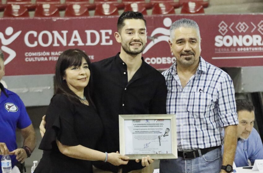  Rinden homenaje a la trayectoria del taekwondoín sonorense René Lizárraga – Grada Norte