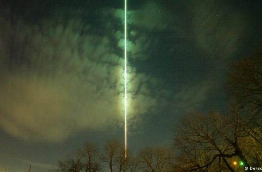  Misteriosa bola de fuego verde pasa por EE. UU. antes de estrellarse en el lago Ontario en Canadá