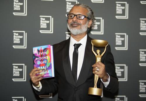  Karunatilaka recibe el premio Booker de Literatura