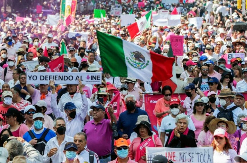  Miles de personas salen a gritar "El INE no se toca"; Sonora registra buena participación