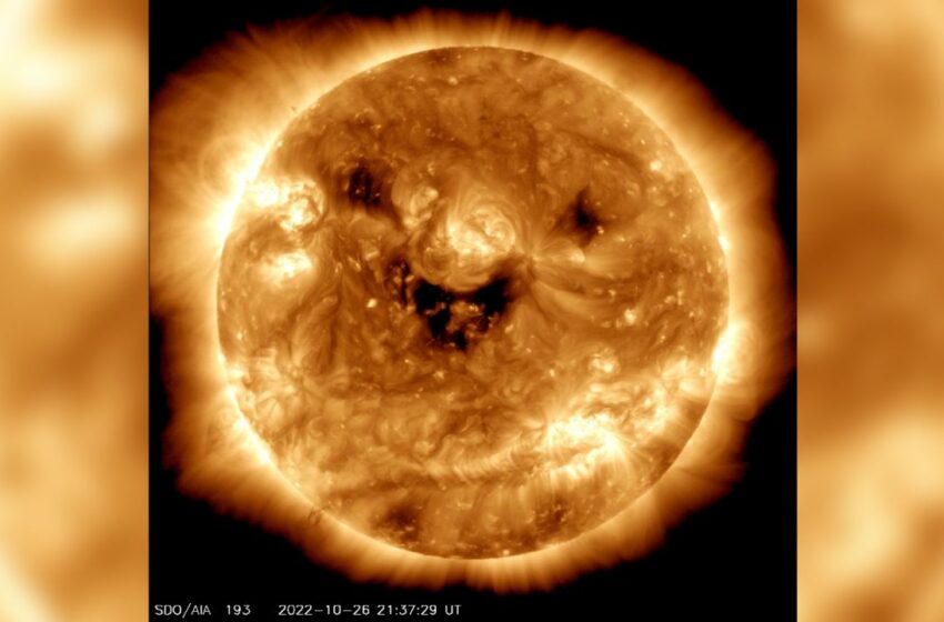  La NASA obtiene una foto del Sol «sonriendo»