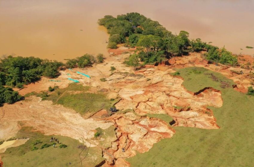  La búsqueda de oro arrasa con la riqueza de Ciénaga Colombia, en Caucasia