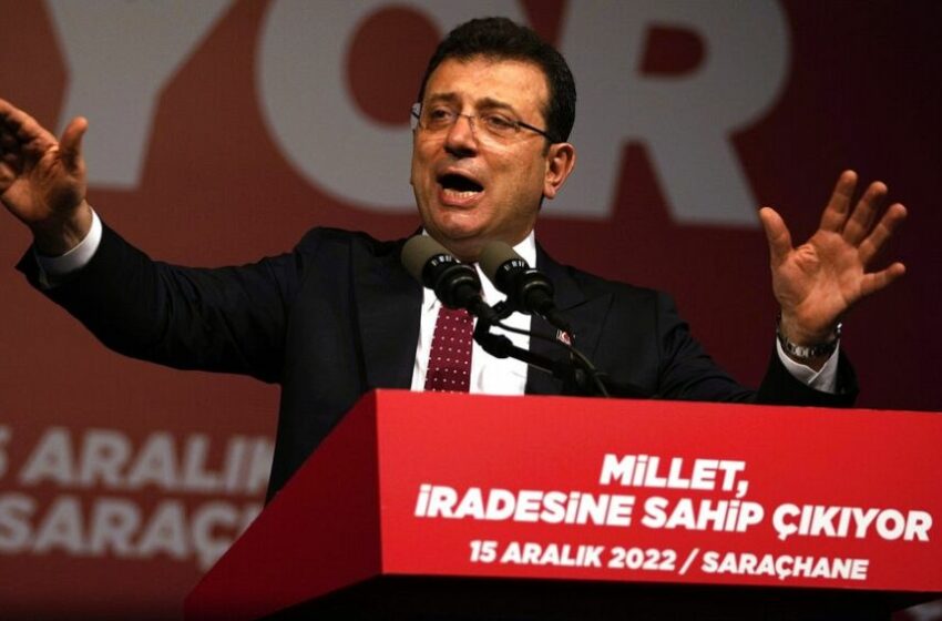 Apoyo multitudinario al alcalde de Estambul, opositor de Erdogan, ante su posible destitución