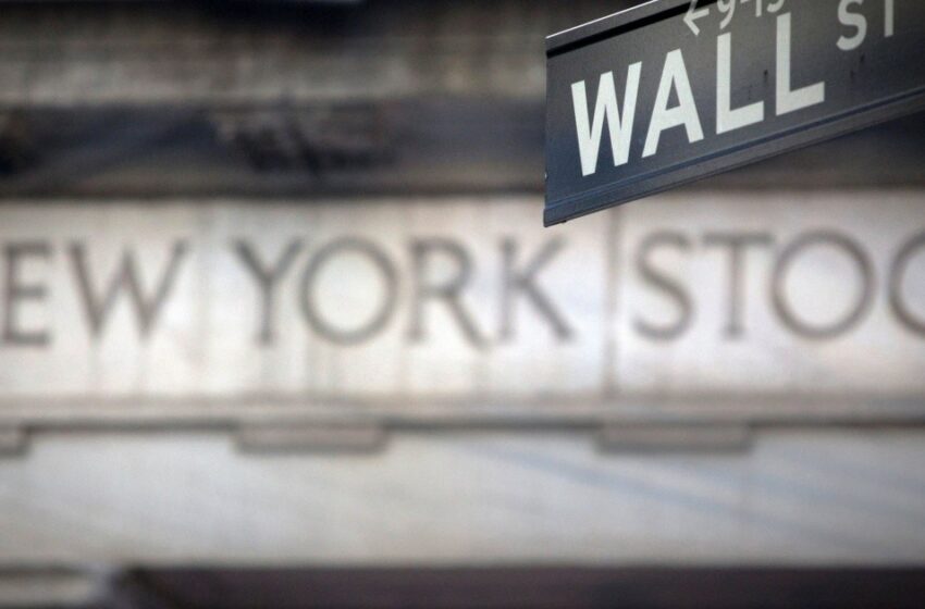  Wall Street cae por fortaleza de la economía de Estados Unidos