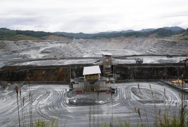  Panamá y minera canadiense reanudan conversaciones sobre futuro de gran mina
