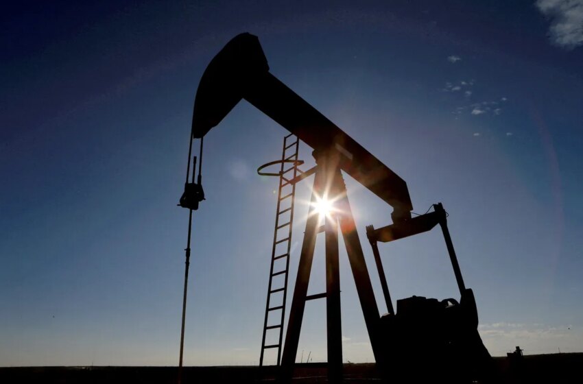  El petróleo cerrará el año con su segunda subida anual a pesar de la volatilidad del mercado