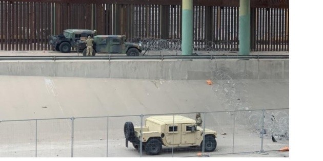  Refuerzan muro fronterizo con alambre de púas, en Ciudad Juárez