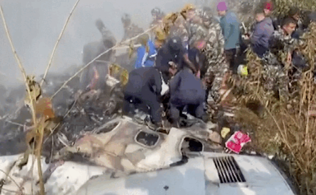  La Policía confirma la muerte de 62 personas en el accidente aéreo de Nepal