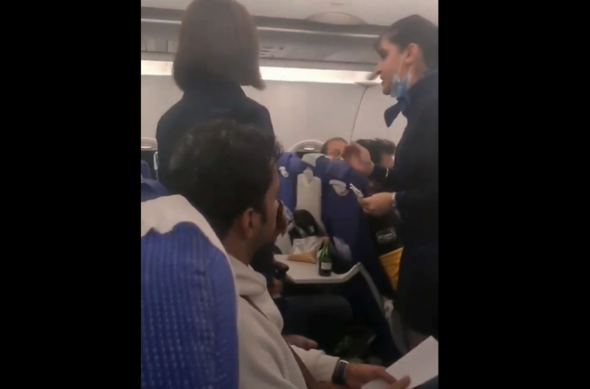  «Mi tripulación está llorando por su culpa»: la acalorada discusión entre una azafata y un pasajero en pleno vuelo