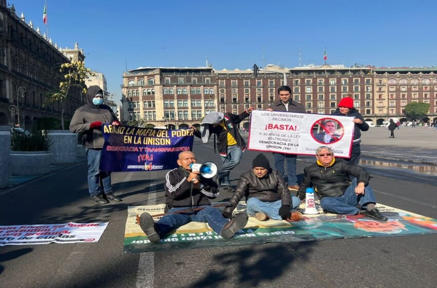  Maestros de Sinaloa y Sonora protestan acostados en Zócalo de CdMx – Grupo Milenio